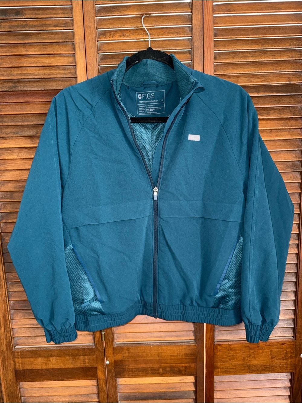 FIGS Sydney Scrub Jacket